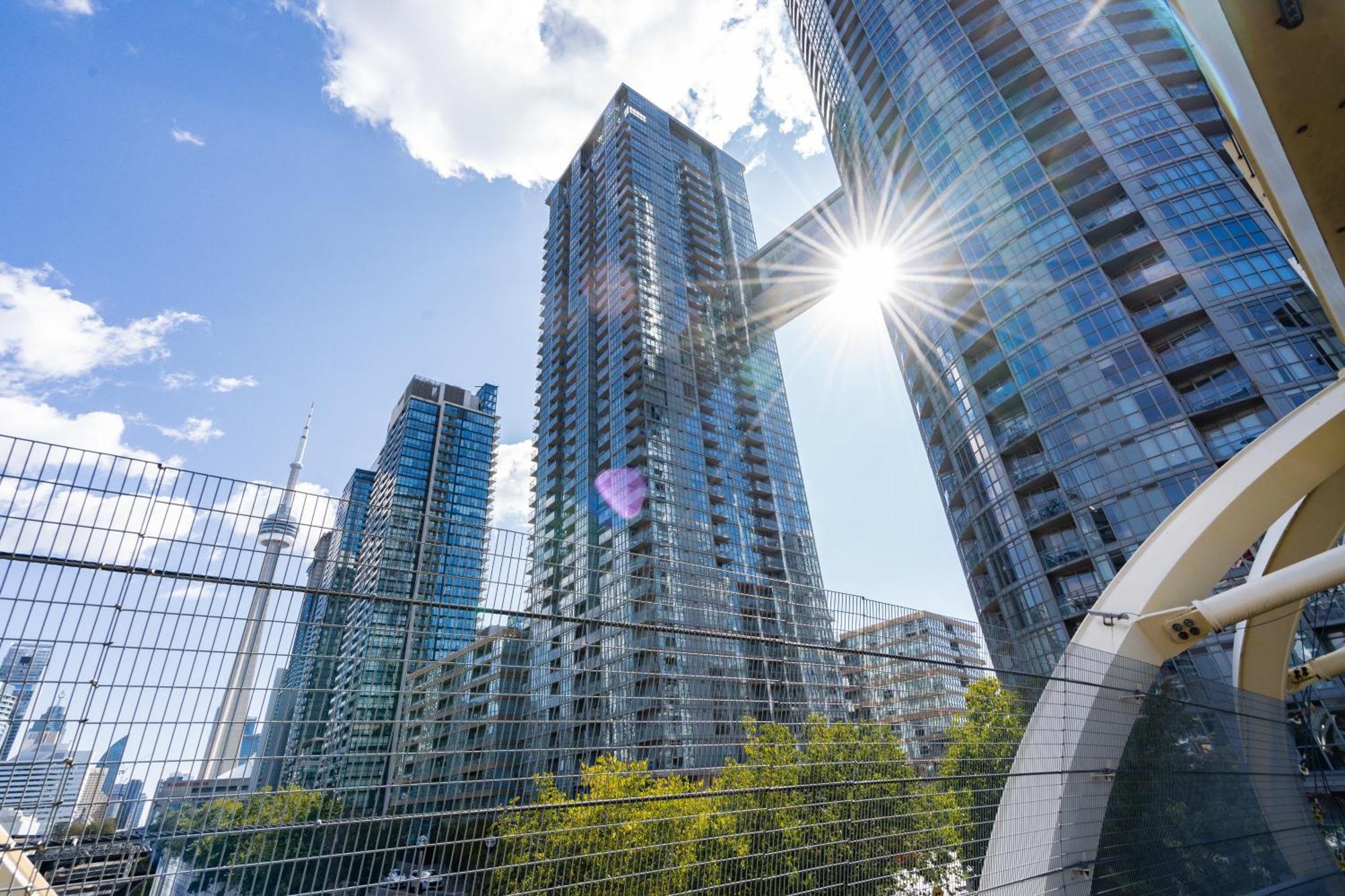 Exquisite Condos By Cn Tower With Parking Toronto Esterno foto